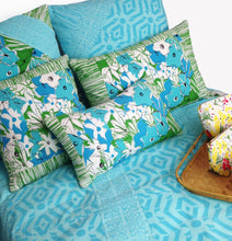 Load image into Gallery viewer, Parisian Poppies Quilted Throw